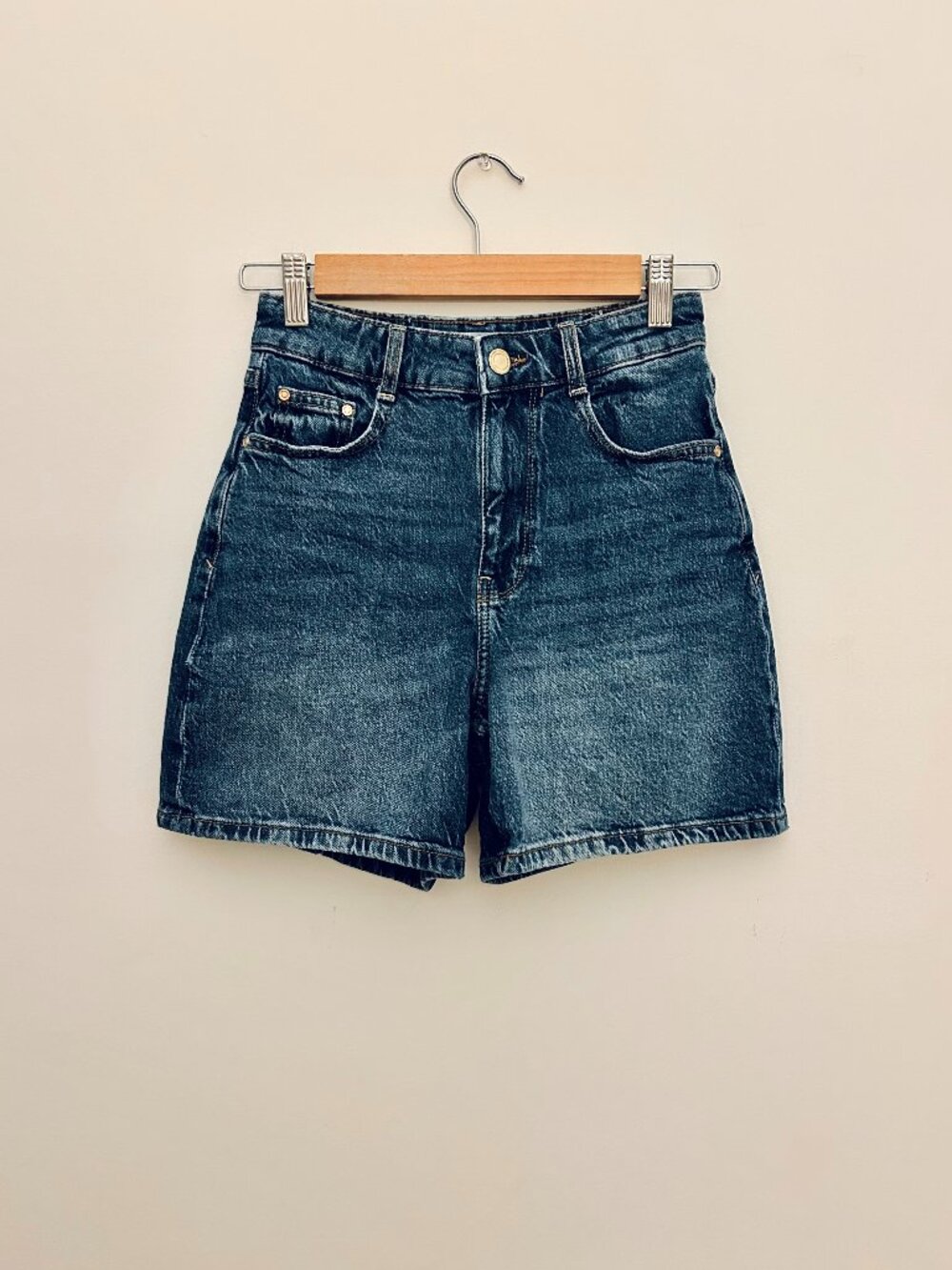 Zara High-Waisted Mom Fit Shorts in Medium Blue, Size 0